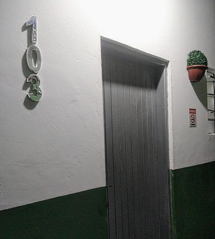 Hospedagem Primeira Quadra Da Praia Praia Grande  Exterior foto